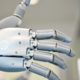Robot na Kitajskem prosjačil za drobiž, tole bi plačal z njim (VIDEO)