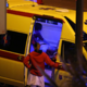 Otrok (1) utonil v bazenu pred družinsko hišo: policija in reševalci nemudoma odhiteli na kraj tragedije
