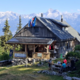 Nova Orožnova koča pod Črno prstjo praznuje dve desetletji: Ponos Bohinjcev in simbol upora proti ponemčevanju (FOTO)