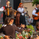 Ansambel Vihar je sredi Slovenj Gradca priredil glasbeno pravljico (FOTO)