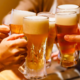 Pivovarna obljubila brezplačno pivo ob Trumpovi smrti in ostala brez dovoljenja