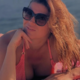 Znane na plaži in njihova nujna oprema za morske užitke (Suzy)