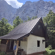 Ideja za izlet: skrita zgradba pod ostenji najlepših gora (FOTO)
