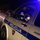 Ob 1.30 trije moški nadlegovali mladoletnici, kričali so v tujem jeziku