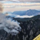 Šokantno obnašanje med intervencijo: gasilcem kolesar skozi Bohinjsko Bistrico kazal sredinec in jim preprečeval pot (FOTO)