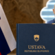 To bodo dobili prvošolci in dijaki! Nekdanji poslanec Levice zbodel Rončevića: »Naslednje leto pa Sveto pismo?«