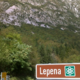 Kaos v Lepeni: domačini obupani, turistom v gneči popuščajo živci (VIDEO)