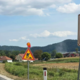Obupana Špela iz Mokronoga: »Hiše stojijo čisto ob cesti, na dvorišče priletijo tudi kamni, veliki do pet centimetrov«