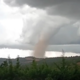 Tornado odnašal strehe, več kot 40 poškodovanih! Prizori iz Francije zastrašujoči, na nosečnico se je zrušila hiša (VIDEO)