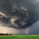 Prihaja »ubijalka poletja«! Hladna fronta prinaša huda neurja, omenjajo supercelične nevihte in celo tornade