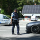 Oborožen ropar v Kuzmi streljal na varnostnika in odnesel najmanj 100 tisočakov: policija ga še išče