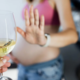 Alkohol v nosečnosti lahko trajno poškoduje otroka: varne količine ni