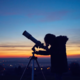 Zvezdni odsev: Luna v Ribah prinaša močna čustva, kvadrat z Uranom pa nepričakovane preobrate