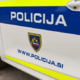 Trčenje v krožišču v Kranju: voznik skuterja hudo poškodovan