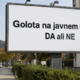 Gola telesa na jumbo plakatu sredi prestolnice: umetniški projekt sprožil vprašanja o meji dovoljenega