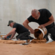 Nenavadna instalacija pritegnila tudi vandale, v arašidovem maslu bili celo telefoni