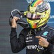 Hamilton ugnal za tri tisočinke Verstappna in osvojil prvi “pole” po letu 2021