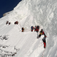 Alpinistična tragedija: umiral je, ljudje pa so zgolj hodili mimo (VIDEO)