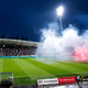 Kaos na tribunah prekinil večni derbi v Mariboru (VIDEO)
