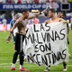 Bo Fifa kaznovala politično provokacijo Argentincev?