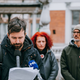 Društvo novinarjev in sindikat: vlada nima prostih rok za posege v RTV
