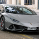 Črni Lamborghini trčil v mladega rolkarja in pobegnil
