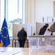 Kaj pomeni glas ZA in kaj PROTI na referendumu o volilni pravici tujcev?