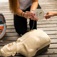 Defibrilator mora biti blizu, ljudje pa pripravljeni pomagati