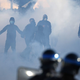 Nemiri na francoskih ulicah: spopadi s policijo, šole v ognju