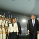 Trump na Kitajsko odpotoval s težko konjenico, avtomobilski sektor v paniki
