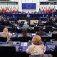 Zavrnjene migrante bodo pošiljali v centre zunaj EU