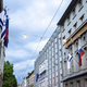 Resnica za prepoved izobešanja tujih zastav na uradne institucije