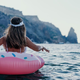 Pomislite na to, preden delite fotografije otrok s plaže