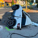 Po trku je voznika s sedežem vred vrglo iz moped avta