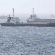 Trump prekinil z napadi na Iran, v Hormuzu eksplodiral tanker