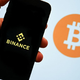 Doniral 700 dolarjev Ukrajini: Rusija mu zdaj sodi, saj ga je Binance izdal