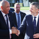 Zunanji minister in premier nagovarjata diplomate na Brdu (v živo)