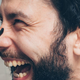Ko se za šalo skriva stiska – je humor vaš obrambni mehanizem?