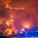 Omiš v plamenih: Ljudje bežali po morju, gorele hiše in avtomobili (FOTO)