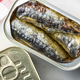 Tuna ali sardine? Ena od njiju ima precej več zdravih maščob