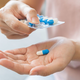 Antibiotiki izgubljajo moč: Smo pripravljeni na dobo superbakterij?