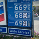 Bezos kritizira Bidna, ker naftne družbe poziva k znižanju cen