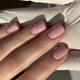 Poletni nohti 2025: Eleganca v nežnih tonih