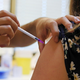 Koronavirus: Primeri, ko se cepljenje odsvetuje, so redki