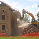 (FOTO) Kako poteka rušenje stare vile ob Ljudskem vrtu, kjer bo zgrajen športni vrtec