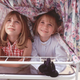 (FOTO) Se še spomnite ljubkih dvojčic Olsen? Že davno sta se umaknili iz javnega življenja, leta so ju zelo spremenila