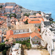 Nesreča mladega para: Po padcu z obzidja v Dubrovniku 26-letnica v kritičnem stanju