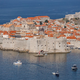 Pri Dubrovniku iščejo še dve osebi: Prevrnjenih več kajakov, izletnike iskali do noči, nato akcijo ustavili