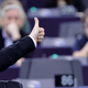 Evropski parlament: Poslanci potrdili zakon, ki bo novinarje varoval pred zlonamernimi tožbami