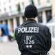Oživljanje ni bilo uspešno: V Nemčiji po napadu najstnika umrl policist